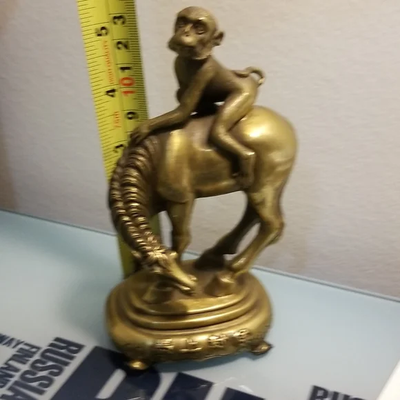 Statue - Picture 5 of 5